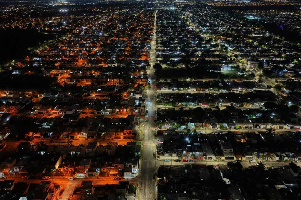Vista aérea de la iluminación en la ciudad de Mérida, Yucatán