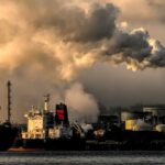 impacto ambiental de la actividad industrial y el transporte marítimo en la atmósfera